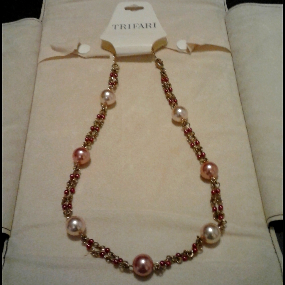 4/$16*"Final markdown!Vintage Trifari necklace